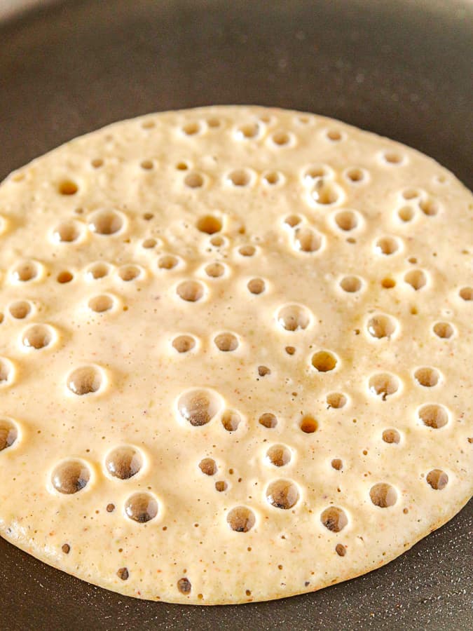 Cooking buckwheat pancake with bubbles