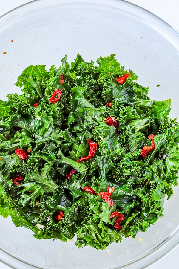 A kale salad recipe with sundried tomatoes • FOOD HEAL