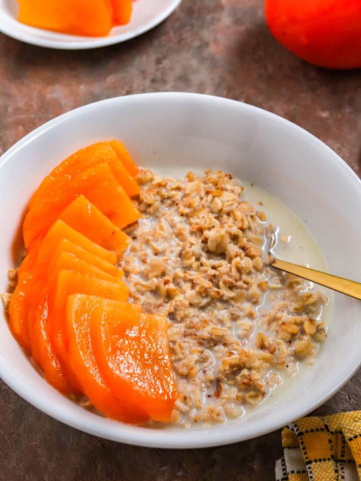 Overnight oats with persimmon fruit