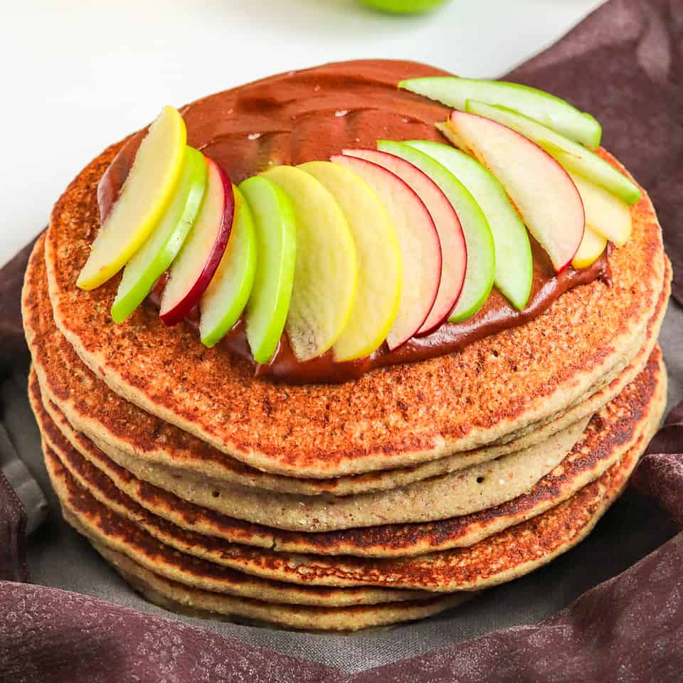 buckwheat pancakes with homemade applesauce, cacao spread & sliced apples