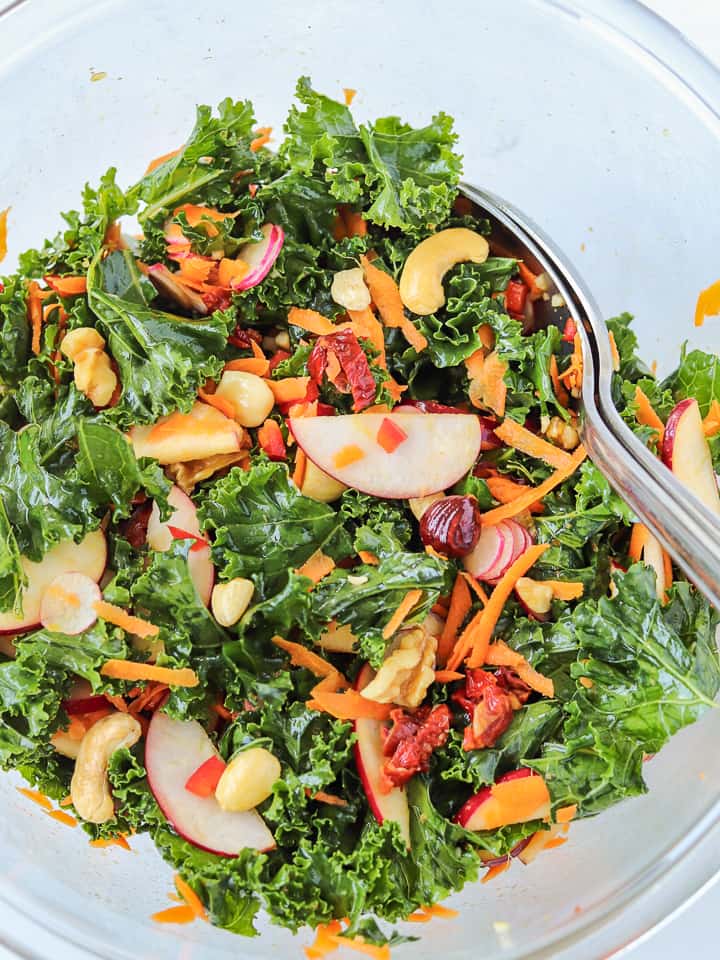 A kale salad recipe with sun-dried tomatoes