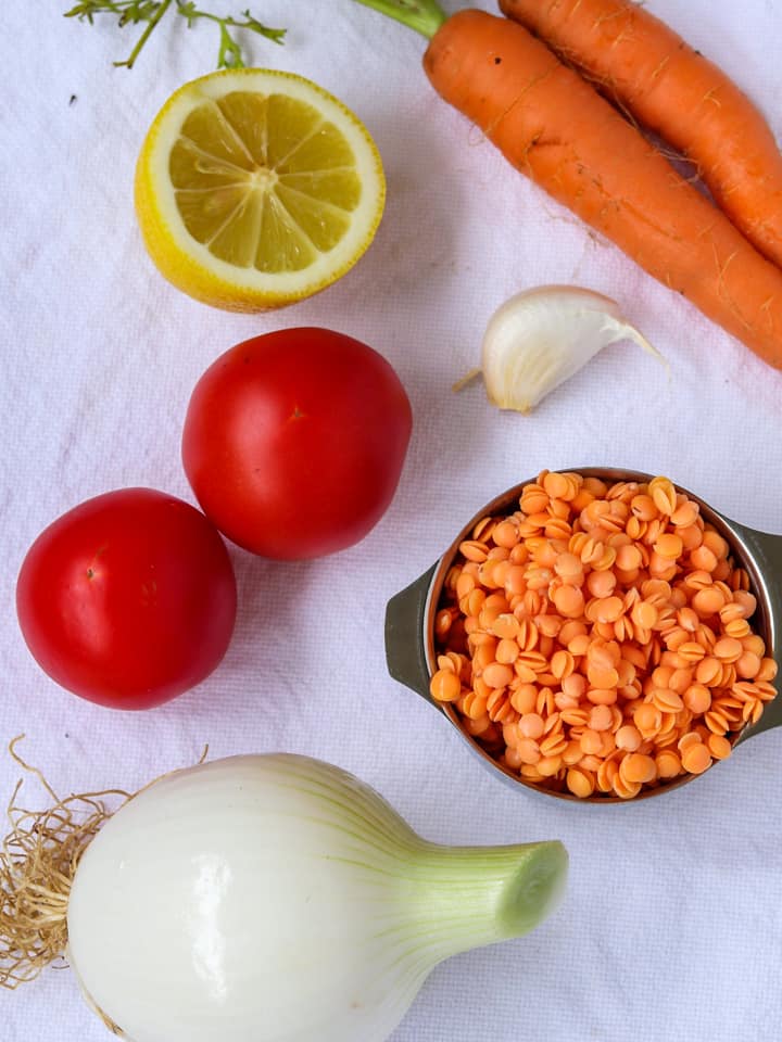 Ingredients to make lentil-tomato soup