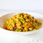 Simple chickpea stew with carrots with leeks