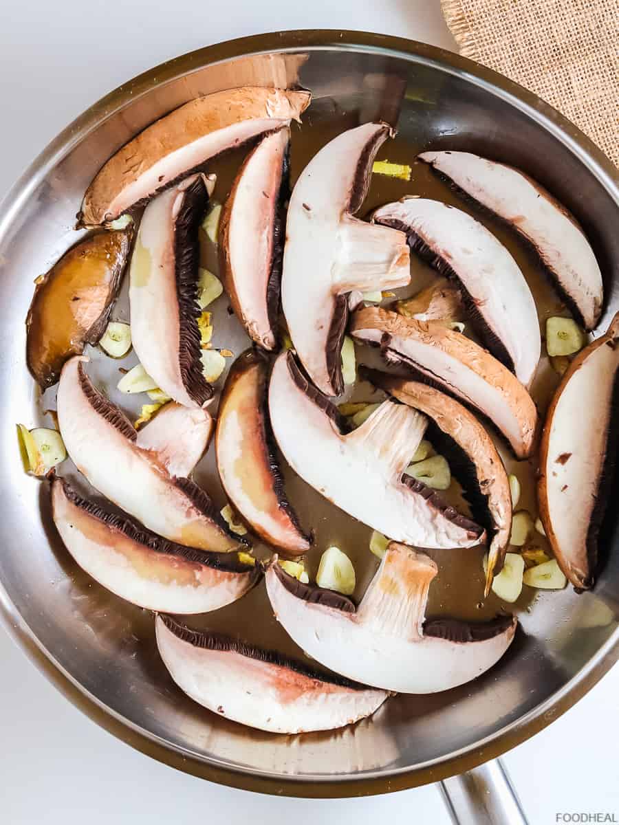 Portobello with garlic & ginger in a cooking pan