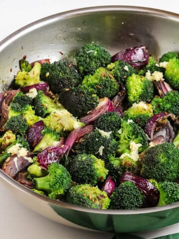 Sauteed broccoli with onion in bicarbonate of soda