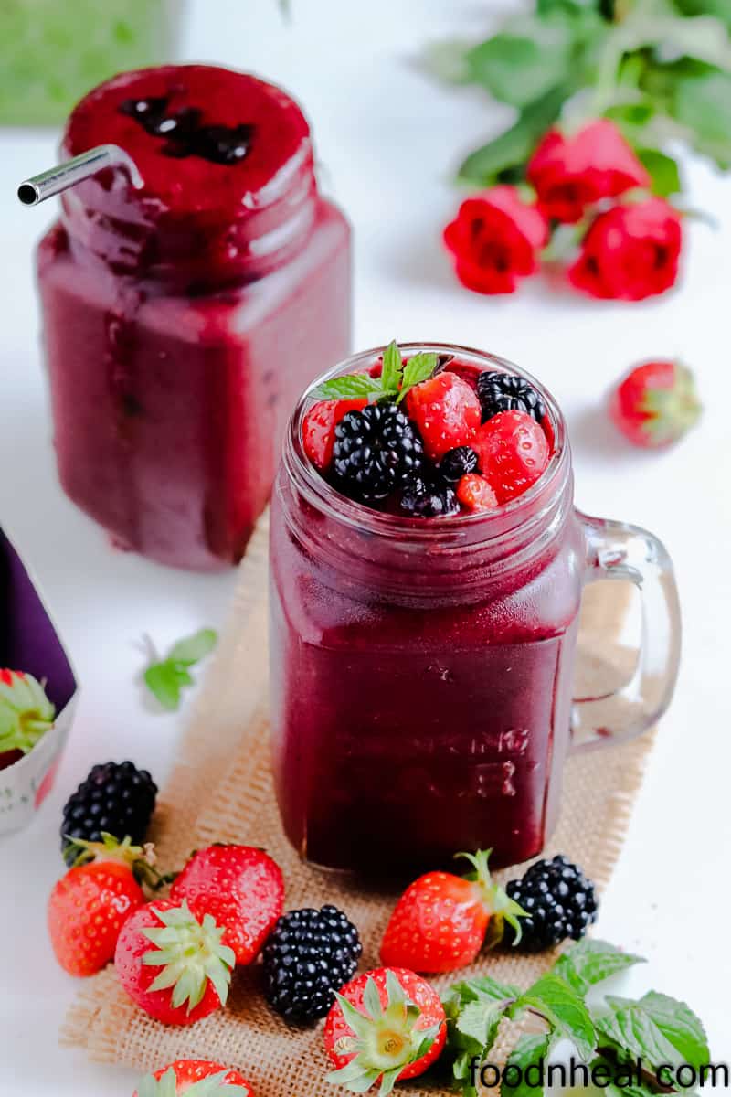 berry smoothie with brewed tea